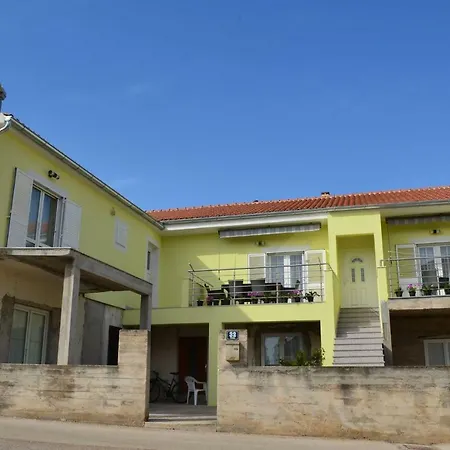 Rosa Apartment Pirovac