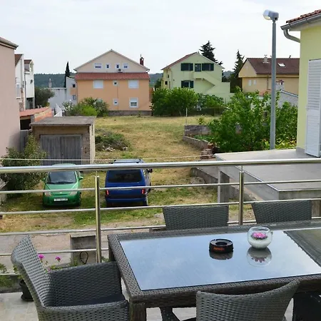 Apartment Rosa Pirovac